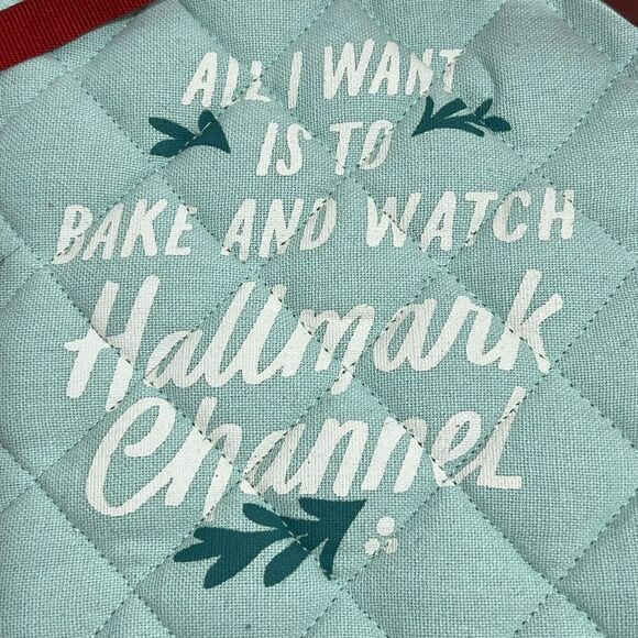 Hallmark Channel Christmas Oven Mitt Gift‎ Set-Tree Shaped Cookie Cutter ~ NEW - Picture 3 of 7